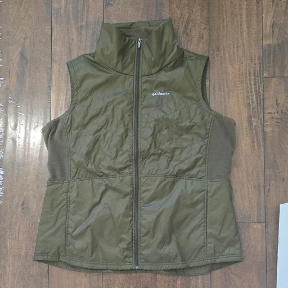Columbia Women's Forest Green Outdoor Vest - Picture 1 of 5